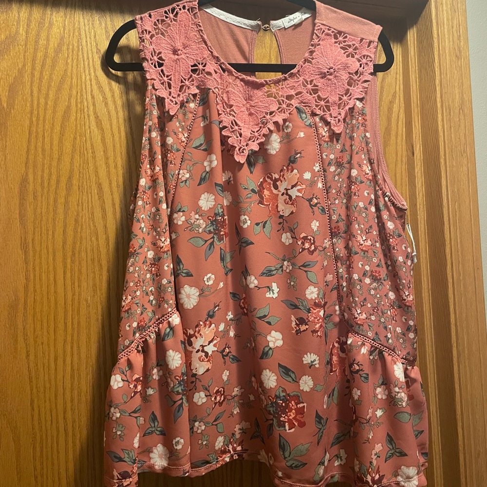 Sleeveless blouse/tank
